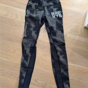 Nike x Barry’s Bootcamp women’s Black and Gray Patterned Leggings dri fit. Small